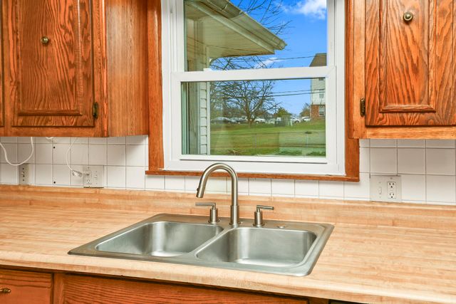 2215 E Sharon Street, Springfield, MO 65803