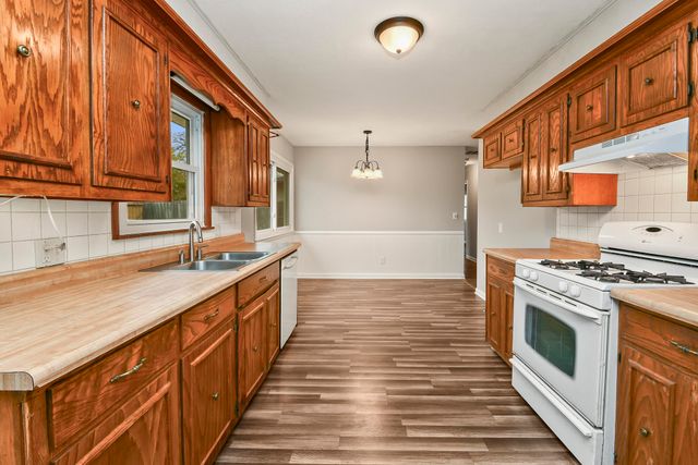 2215 E Sharon Street, Springfield, MO 65803