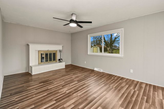 2215 E Sharon Street, Springfield, MO 65803