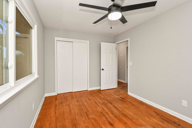 2215 E Sharon Street, Springfield, MO 65803