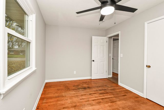 2215 E Sharon Street, Springfield, MO 65803