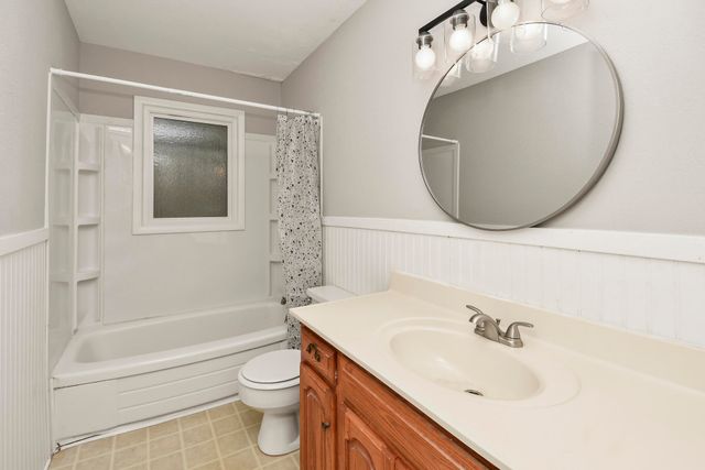 2215 E Sharon Street, Springfield, MO 65803