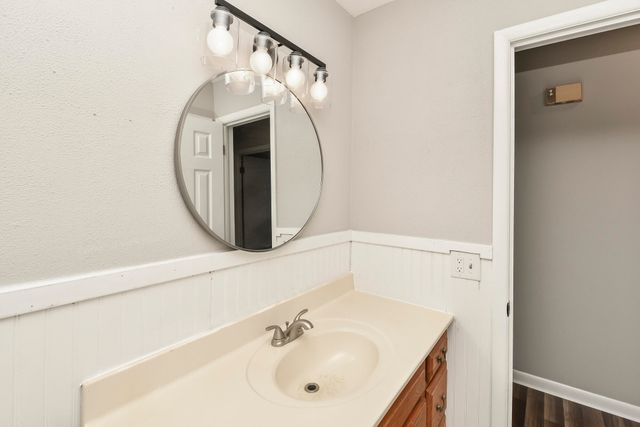 2215 E Sharon Street, Springfield, MO 65803