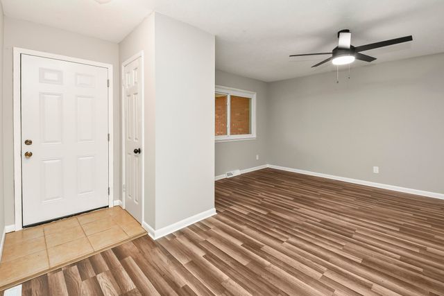 2215 E Sharon Street, Springfield, MO 65803