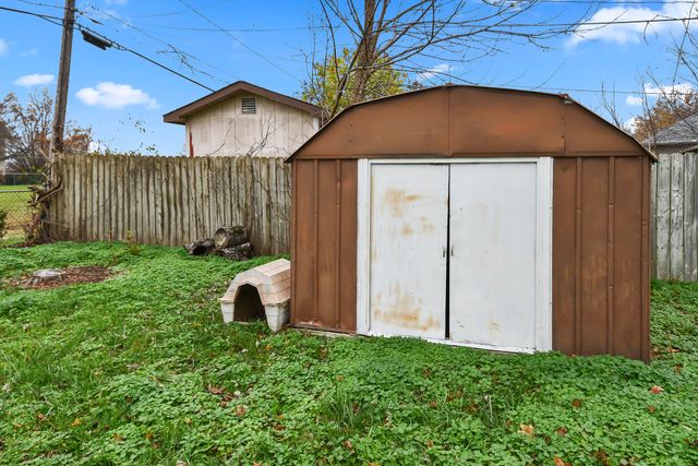 2215 E Sharon Street, Springfield, MO 65803