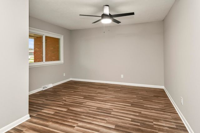 2215 E Sharon Street, Springfield, MO 65803