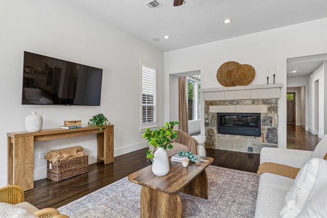 6214 Belmont Avenue, Dallas, TX 75214
