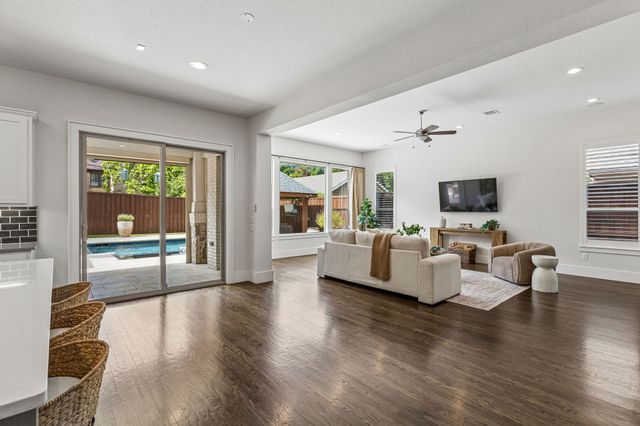 6214 Belmont Avenue, Dallas, TX 75214