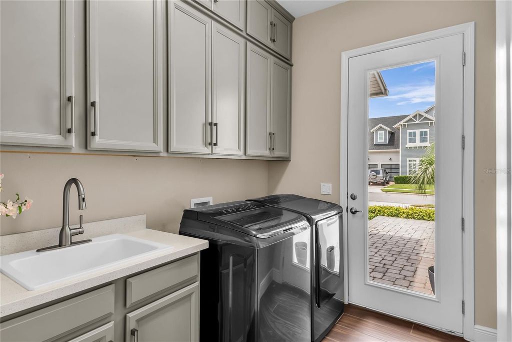 Image 52 of property listing at 12521 FARADAY LANE, Orlando, FL 32827