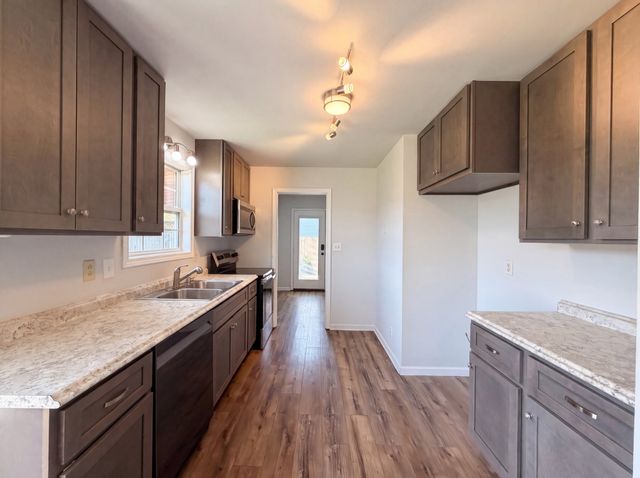 1046 Mile High Dr, Clarksville, TN 37042