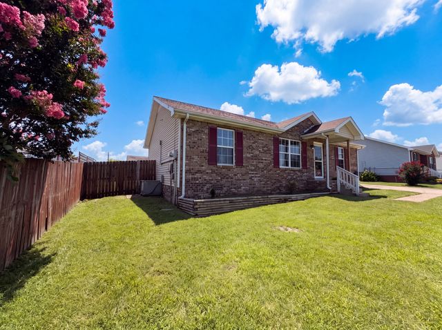1046 Mile High Dr, Clarksville, TN 37042