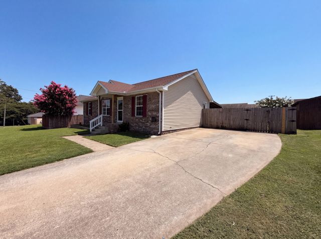1046 Mile High Dr, Clarksville, TN 37042