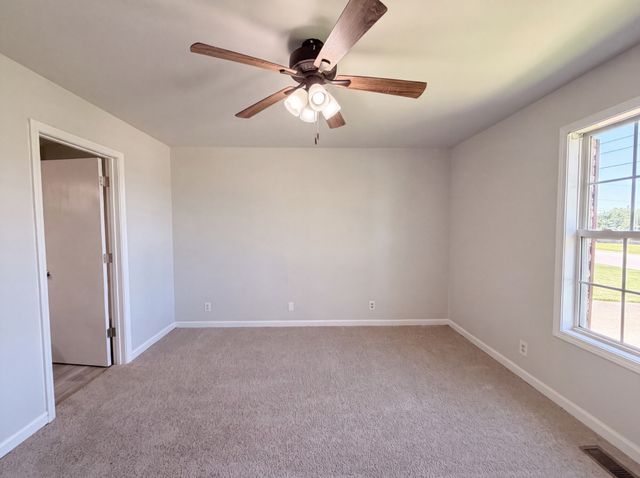1046 Mile High Dr, Clarksville, TN 37042
