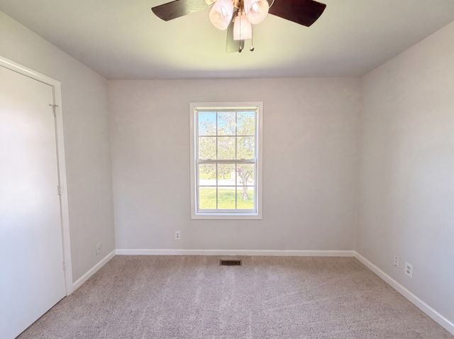 1046 Mile High Dr, Clarksville, TN 37042