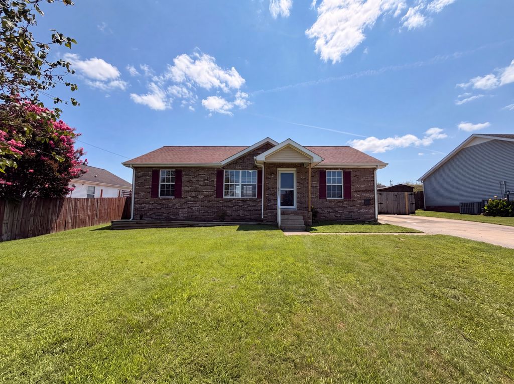 1046 Mile High Dr, Clarksville, TN 37042
