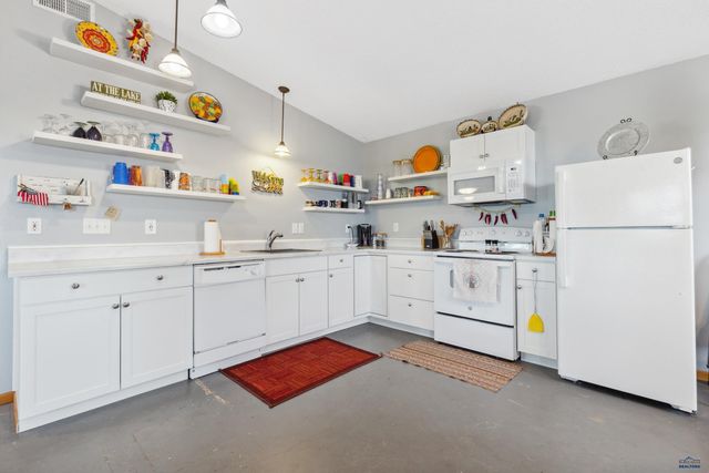 28266 W BOATERS BLVD, Hot Springs, SD 57747