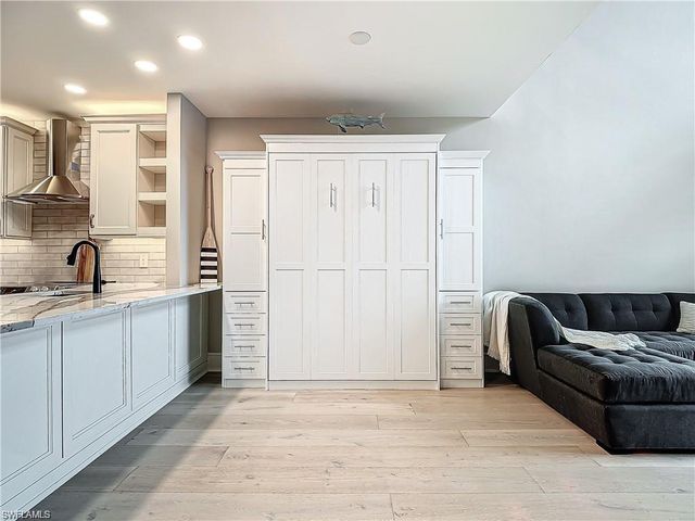 2745 1st ST # 111, Fort Myers, FL 33916