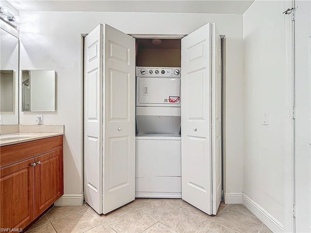 2745 1st ST # 111, Fort Myers, FL 33916