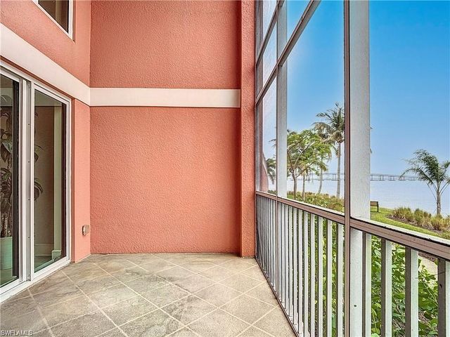 2745 1st ST # 111, Fort Myers, FL 33916