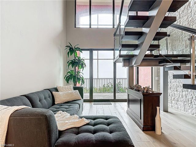 2745 1st ST # 111, Fort Myers, FL 33916