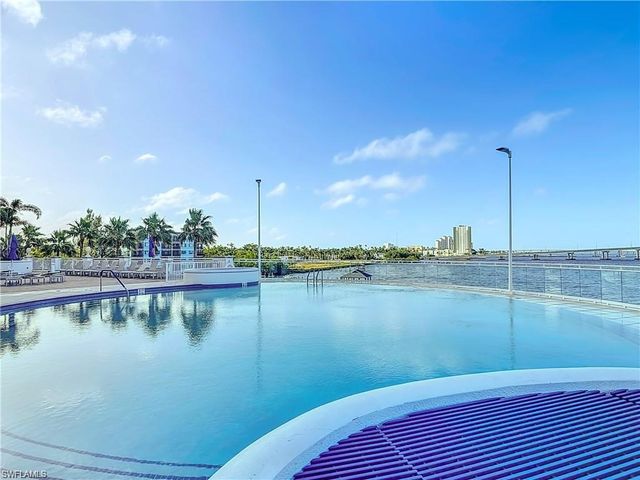 2745 1st ST # 111, Fort Myers, FL 33916