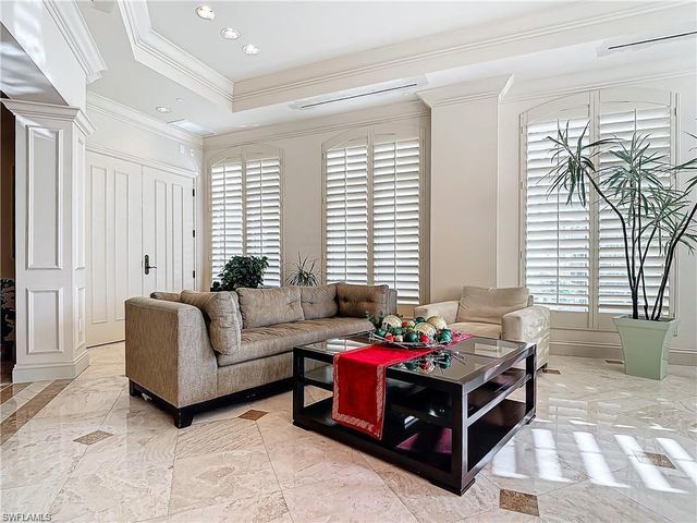 2745 1st ST # 111, Fort Myers, FL 33916