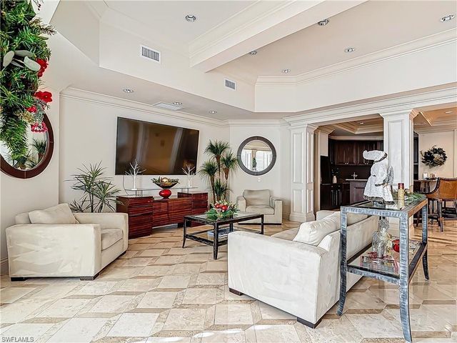 2745 1st ST # 111, Fort Myers, FL 33916