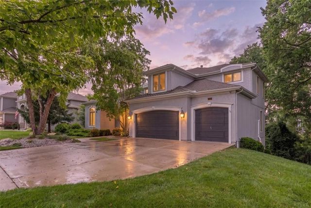 9920 Skyview Lane, Lenexa, KS 66220