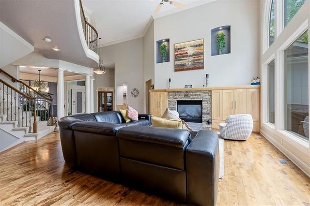 9920 Skyview Lane, Lenexa, KS 66220