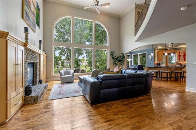 9920 Skyview Lane, Lenexa, KS 66220