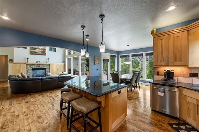 9920 Skyview Lane, Lenexa, KS 66220