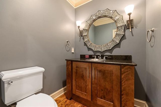 9920 Skyview Lane, Lenexa, KS 66220
