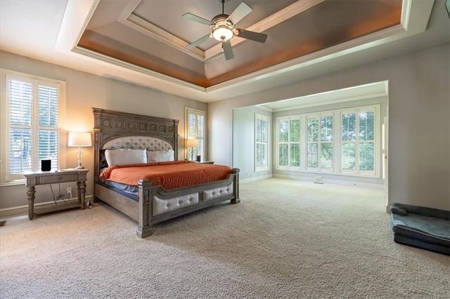 9920 Skyview Lane, Lenexa, KS 66220
