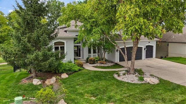 9920 Skyview Lane, Lenexa, KS 66220