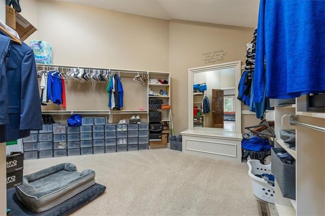 9920 Skyview Lane, Lenexa, KS 66220