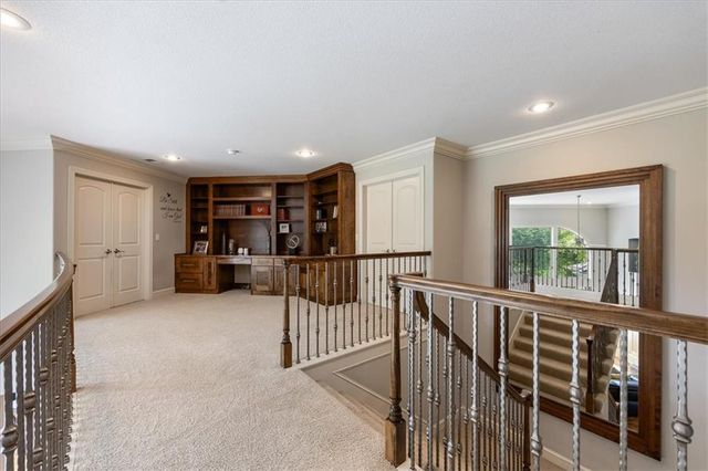 9920 Skyview Lane, Lenexa, KS 66220