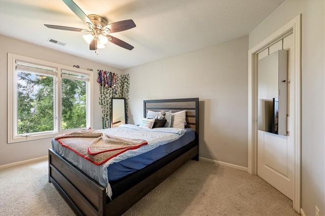9920 Skyview Lane, Lenexa, KS 66220