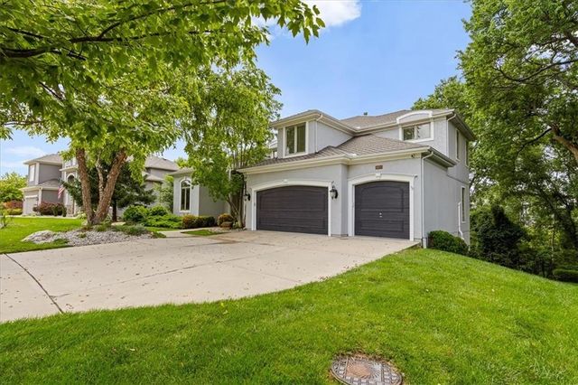 9920 Skyview Lane, Lenexa, KS 66220