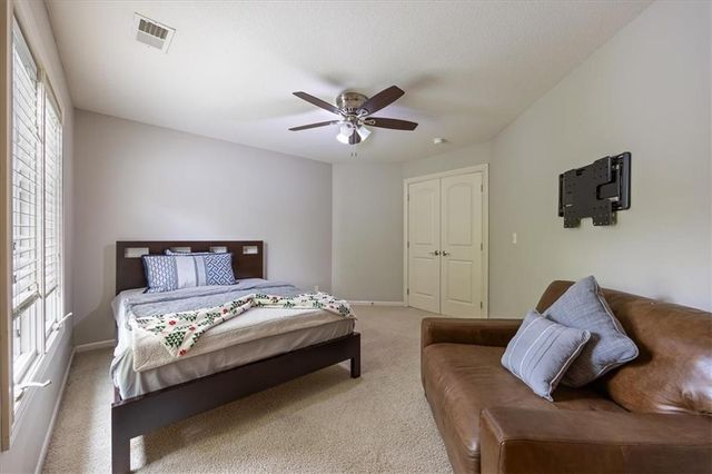 9920 Skyview Lane, Lenexa, KS 66220