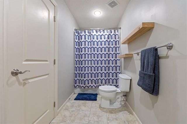 9920 Skyview Lane, Lenexa, KS 66220