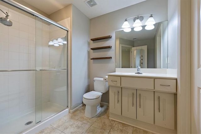 9920 Skyview Lane, Lenexa, KS 66220