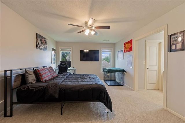 9920 Skyview Lane, Lenexa, KS 66220