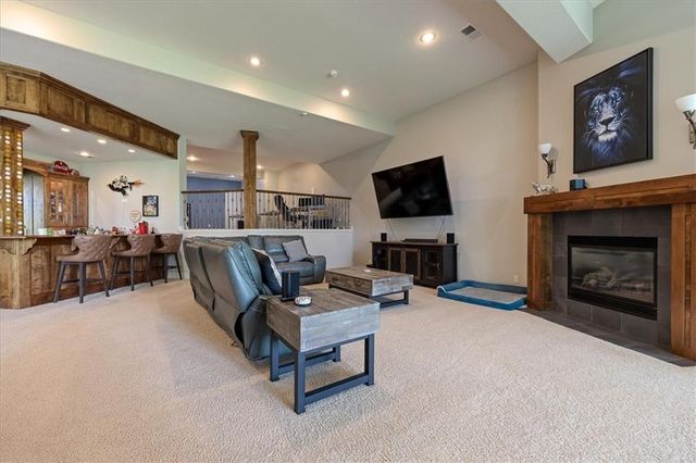 9920 Skyview Lane, Lenexa, KS 66220