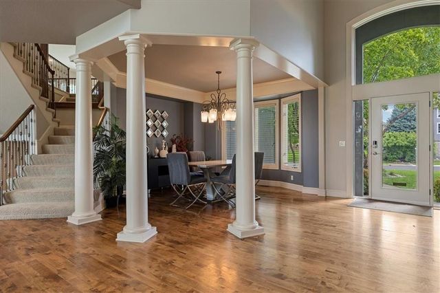 9920 Skyview Lane, Lenexa, KS 66220