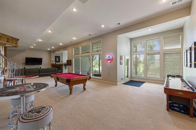 9920 Skyview Lane, Lenexa, KS 66220