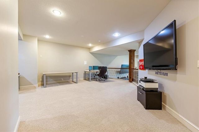 9920 Skyview Lane, Lenexa, KS 66220