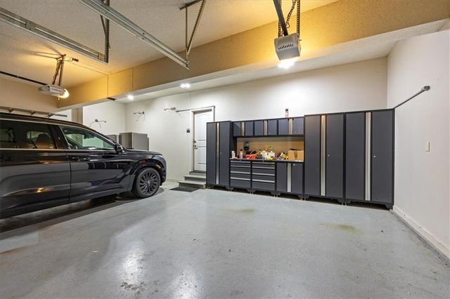 9920 Skyview Lane, Lenexa, KS 66220