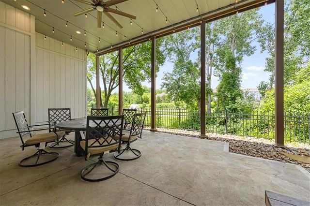 9920 Skyview Lane, Lenexa, KS 66220