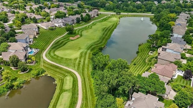 9920 Skyview Lane, Lenexa, KS 66220