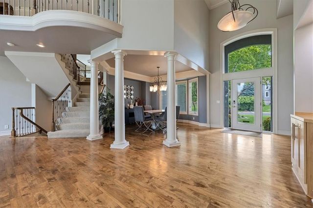 9920 Skyview Lane, Lenexa, KS 66220